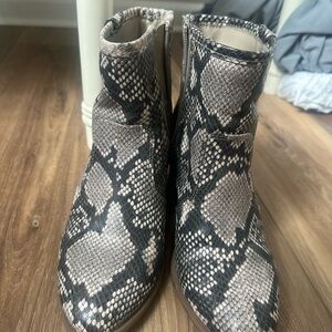 Carlos by Carlos Santana Black and Cream Ankle Booties